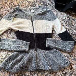 VENUS Women's Gray, Black, and White Cardigan